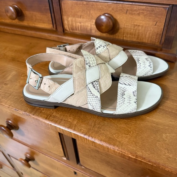 Vionic flat Tan and Cream Sandals with Crisscross Straps shoes - Picture 3 of 13